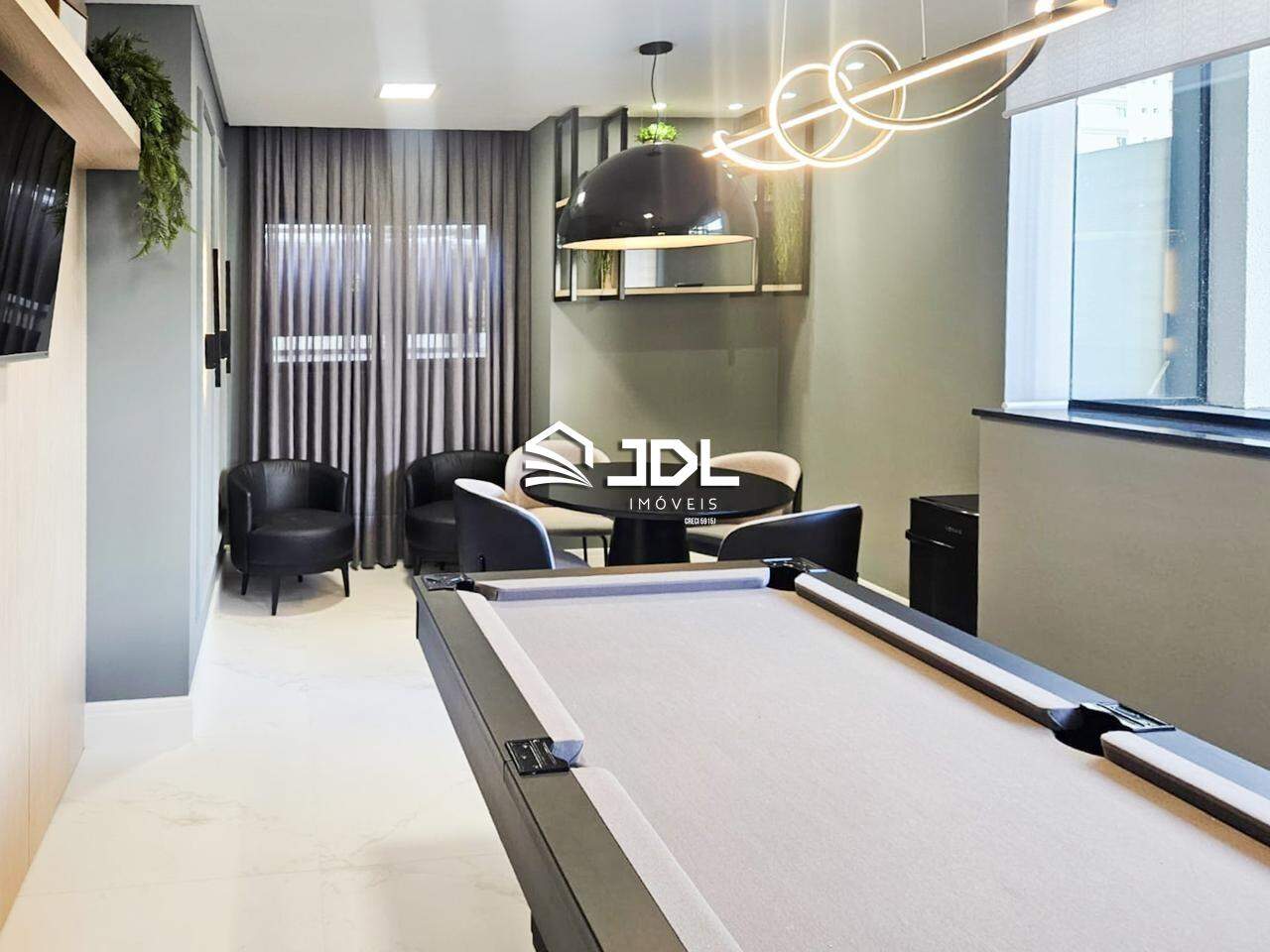 Apartamento à venda no bairro Meia Praia: 