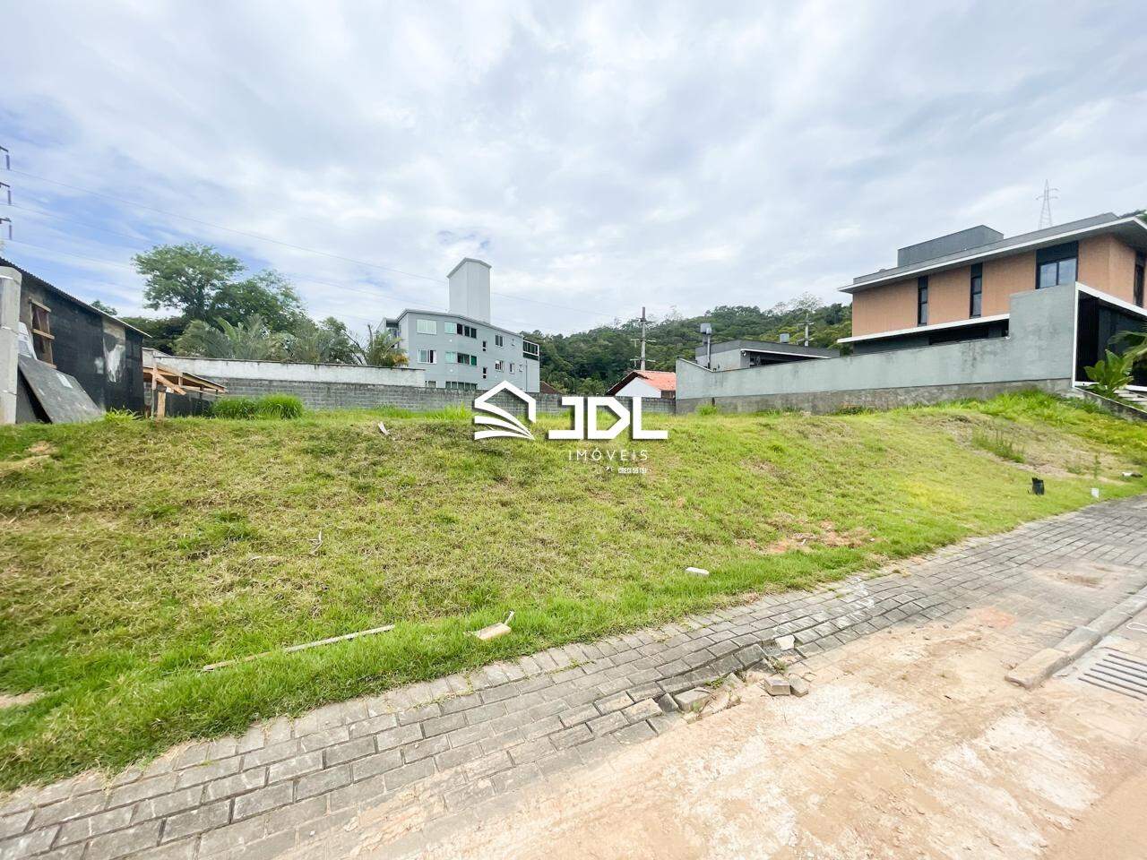Lote em condomínio à venda no bairro Velha: 
