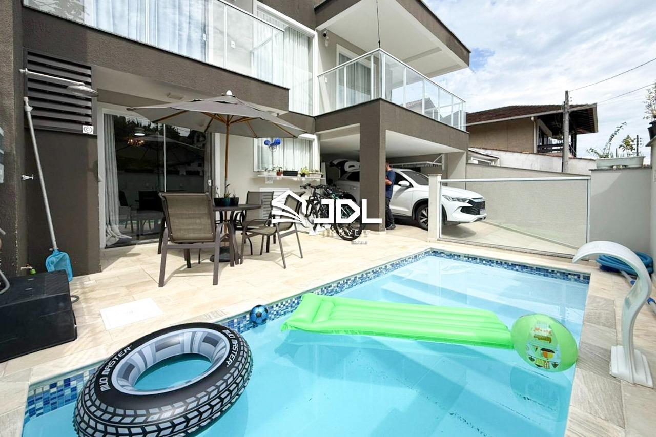 Casa à venda no bairro Velha: 