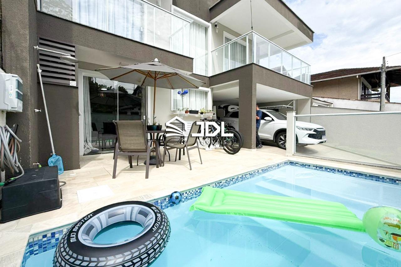 Casa à venda no bairro Velha: 