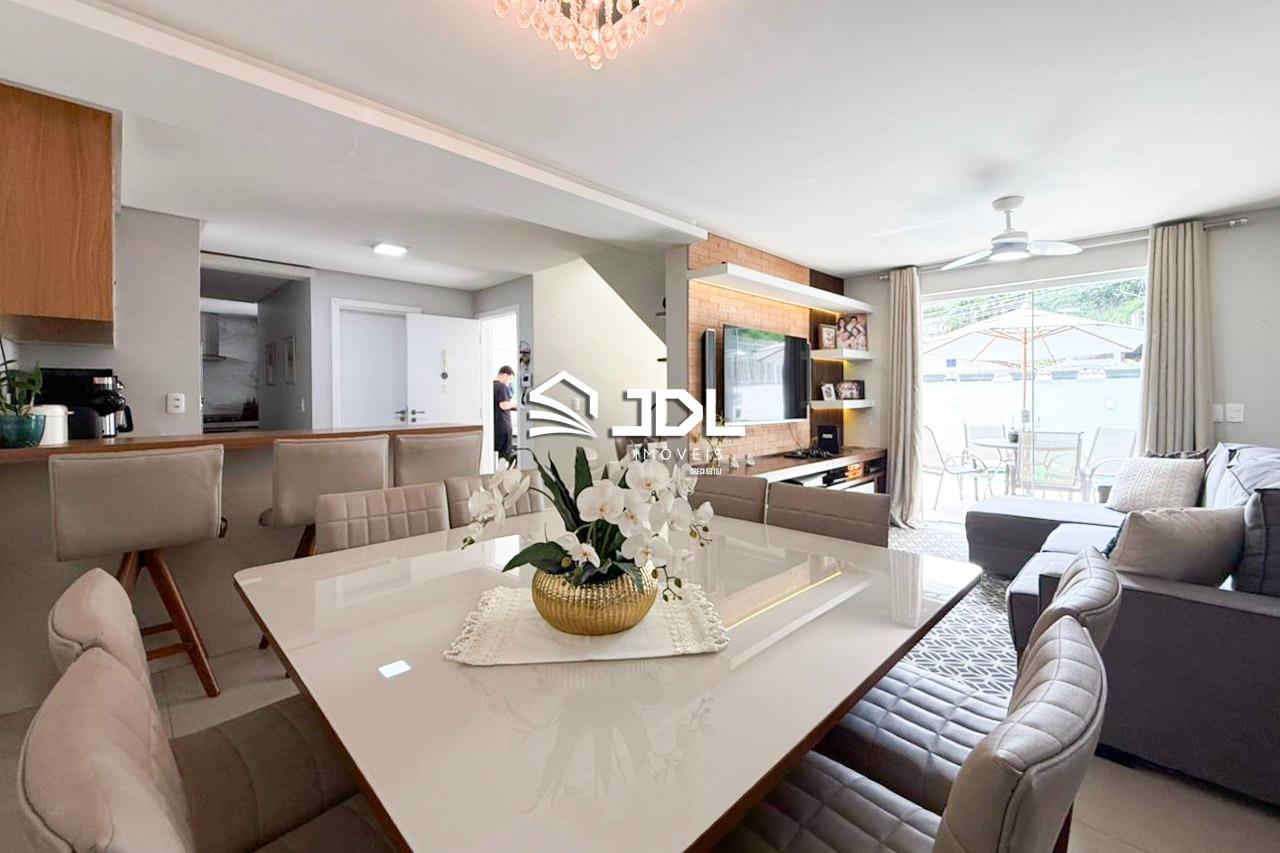 Casa à venda no bairro Velha: 