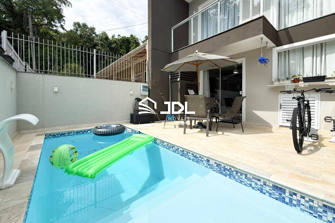 Casa à venda no bairro Velha: 