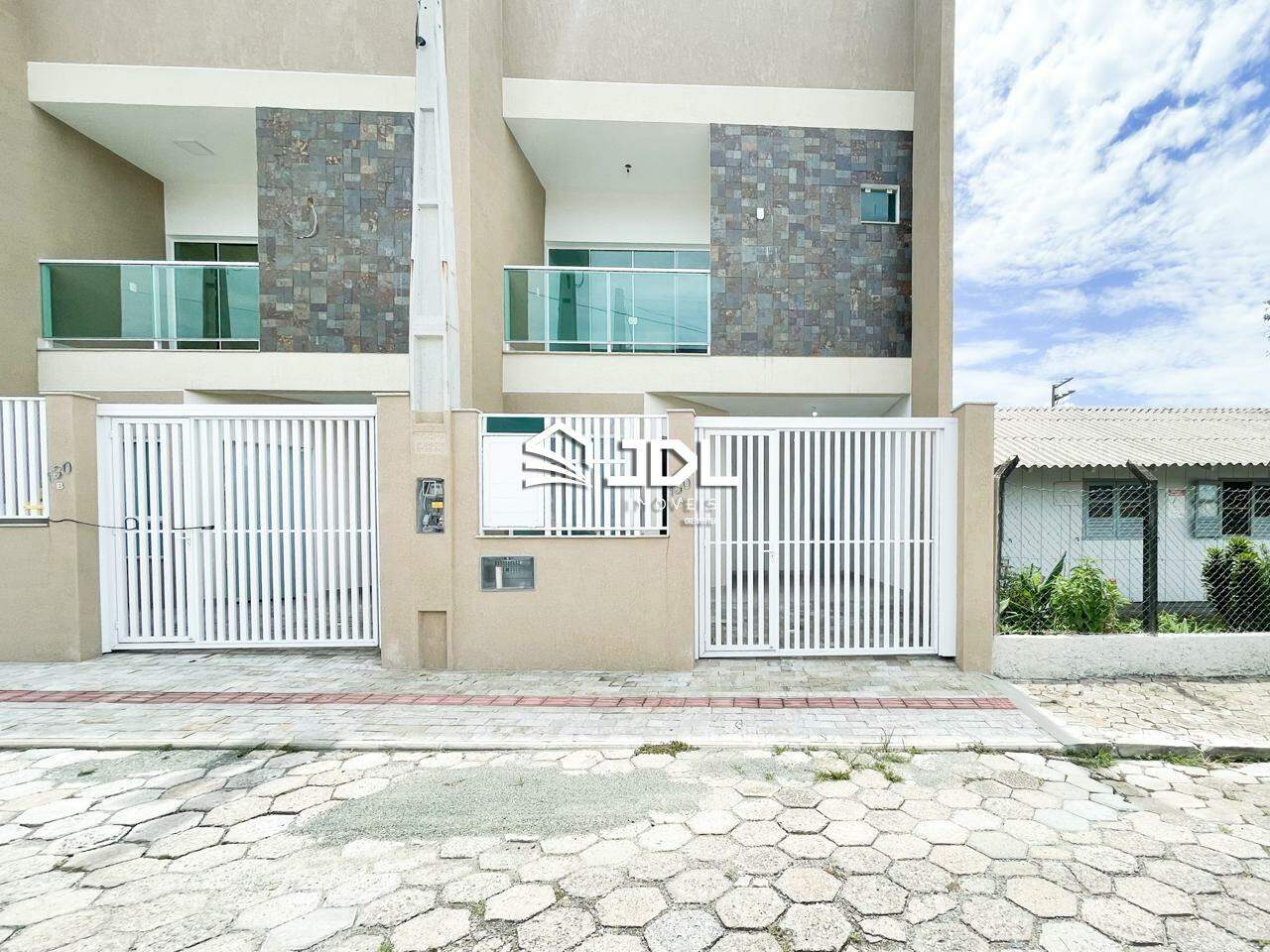 Casa à venda no bairro Armação: 