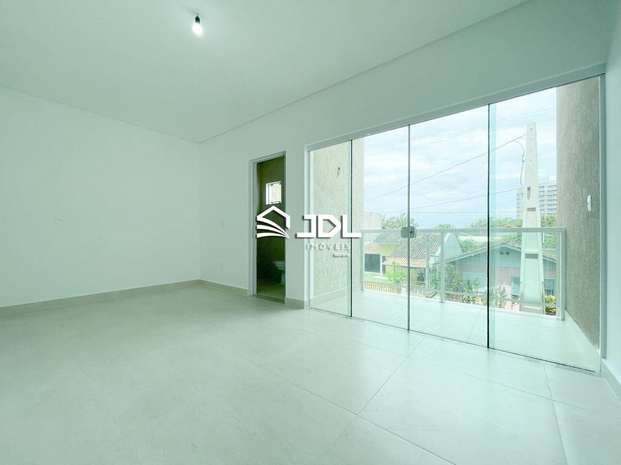 Casa à venda no bairro Armação: 