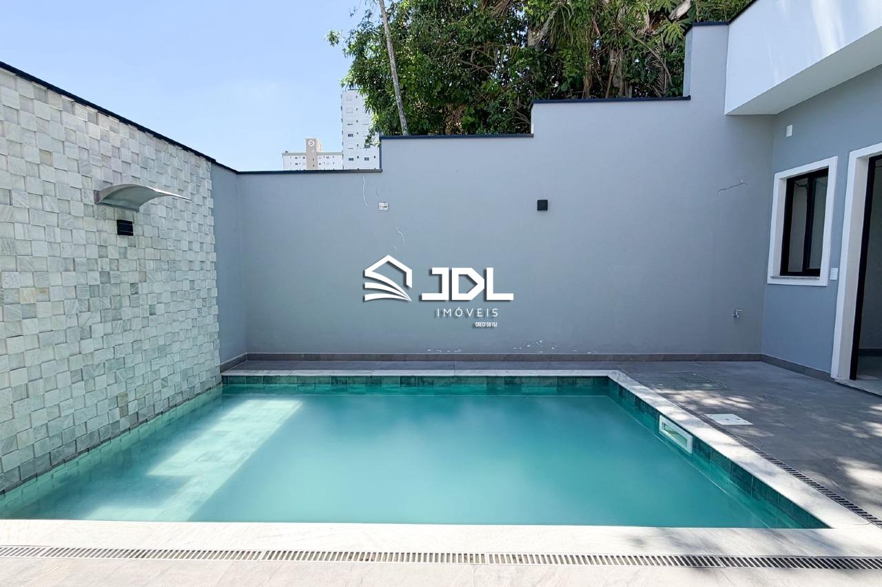 Casa à venda no bairro Escola Agrícola: 