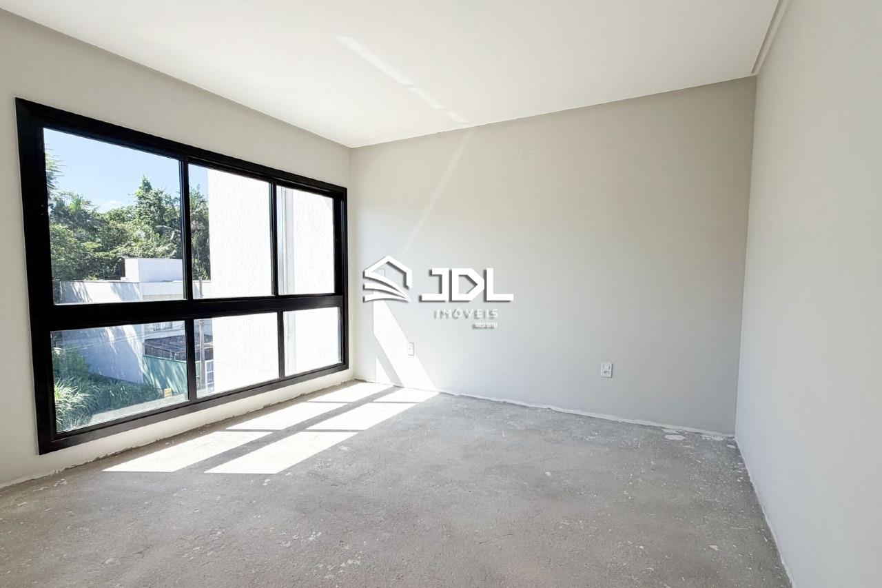 Casa à venda no bairro Escola Agrícola: 