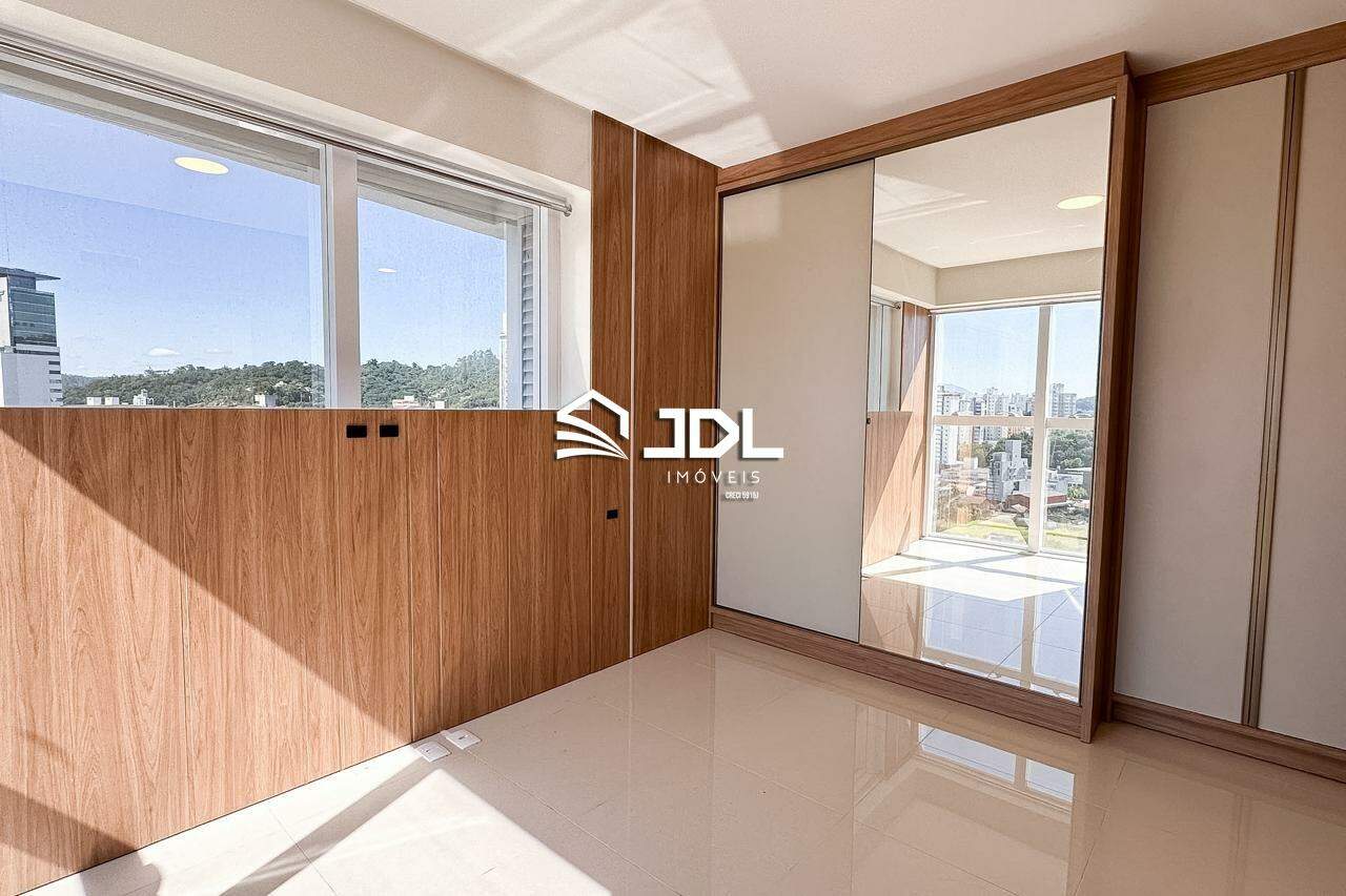 Apartamento à venda no bairro Velha: 