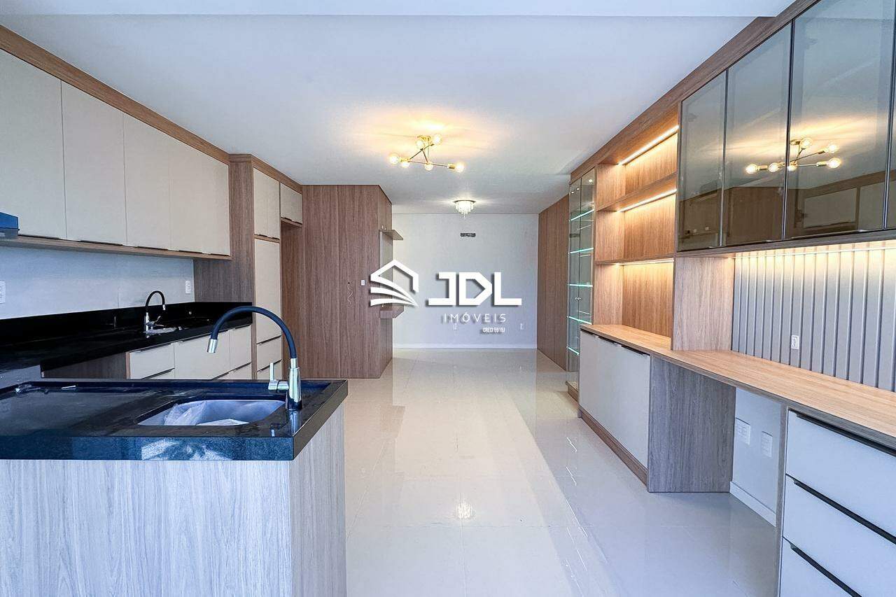 Apartamento à venda no bairro Velha: 