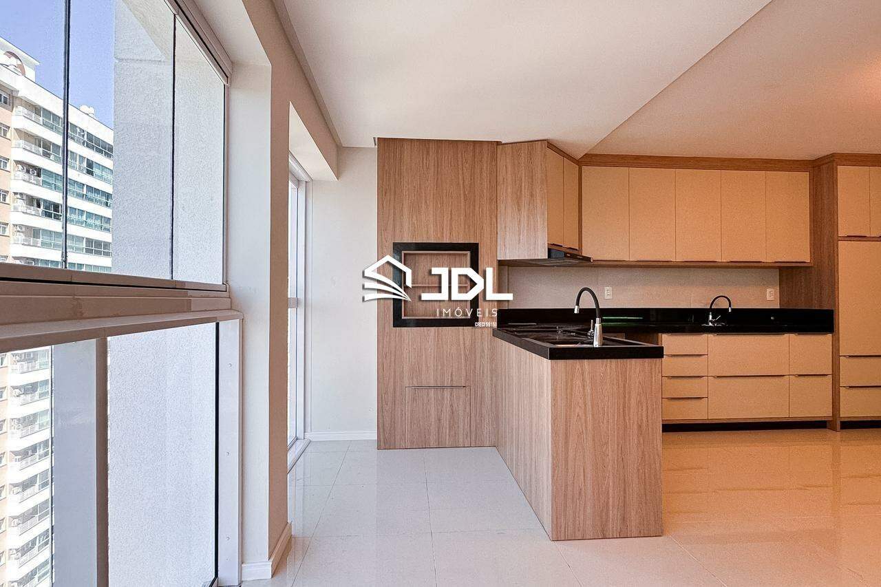 Apartamento à venda no bairro Velha: 