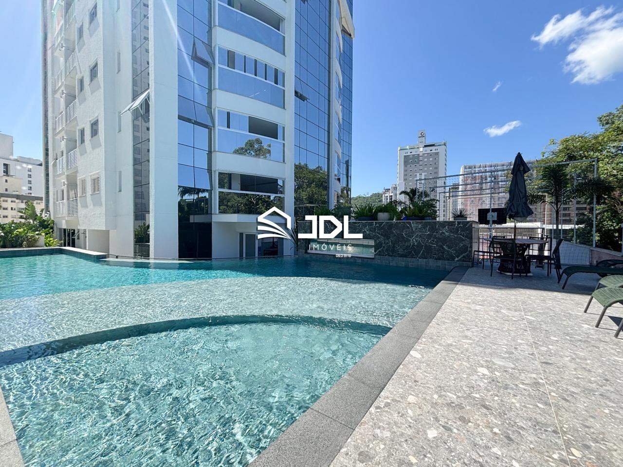 Apartamento à venda no bairro Velha: 