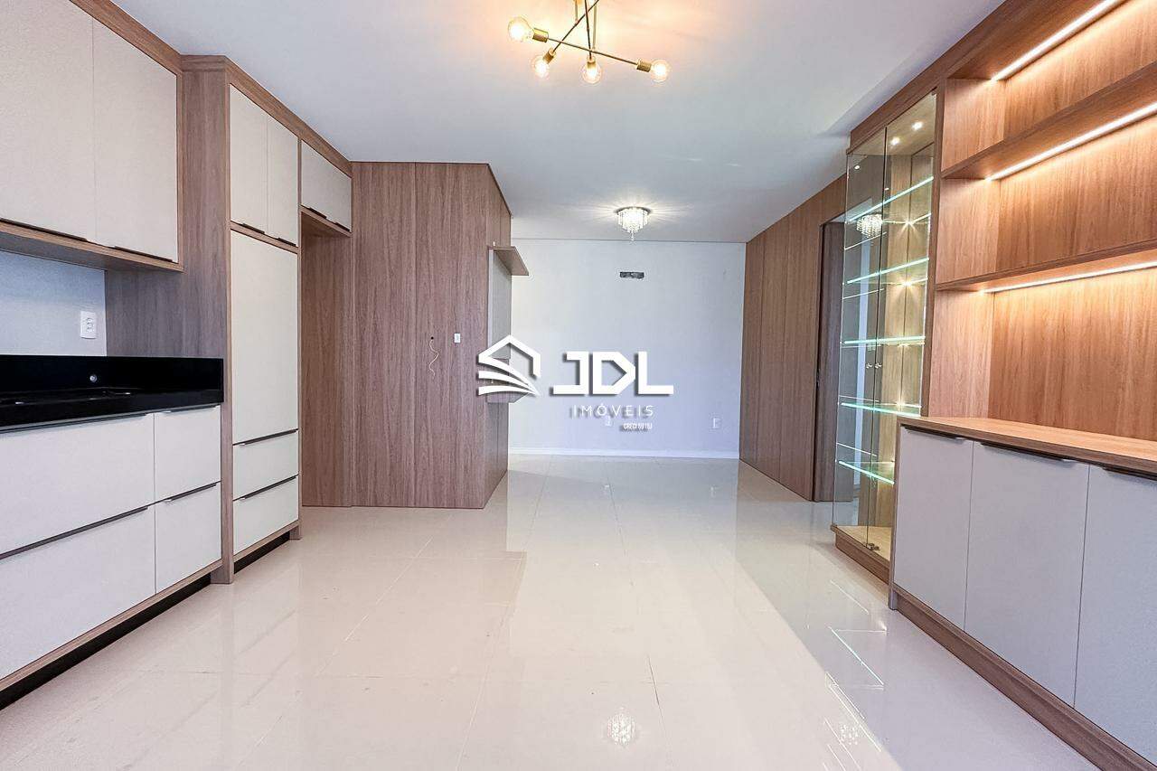 Apartamento à venda no bairro Velha: 