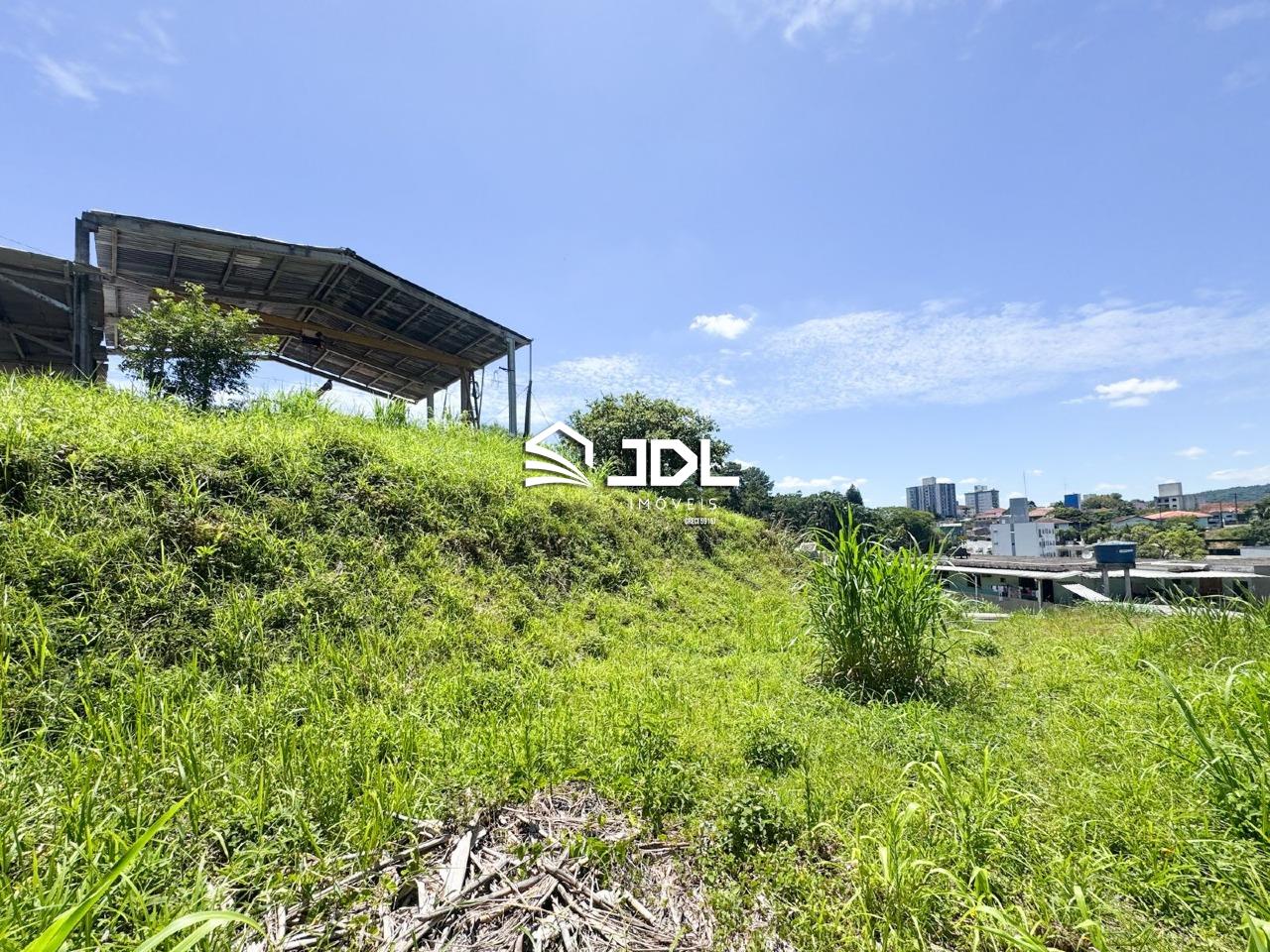 Terreno à venda no bairro Água Verde: 