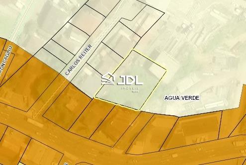 Terreno à venda no bairro Água Verde: 