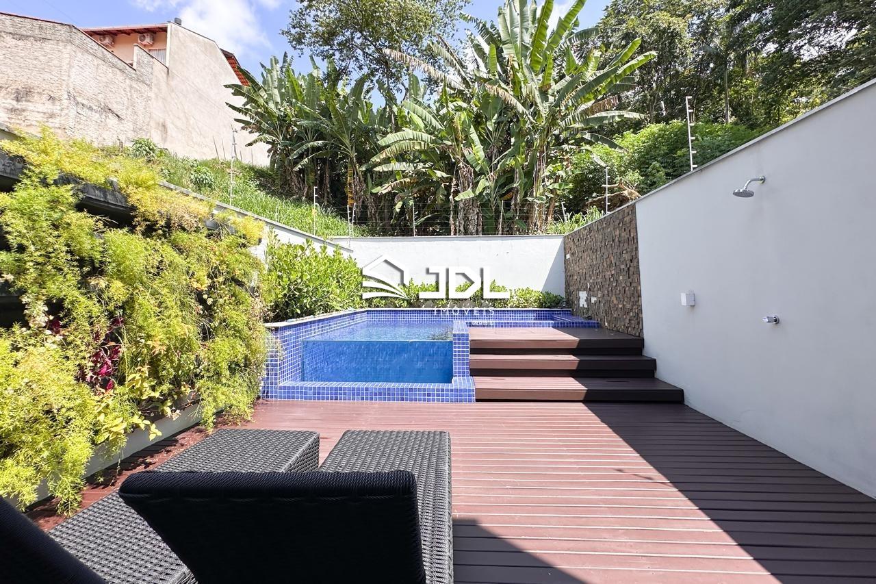 Casa à venda no bairro Escola Agrícola: 