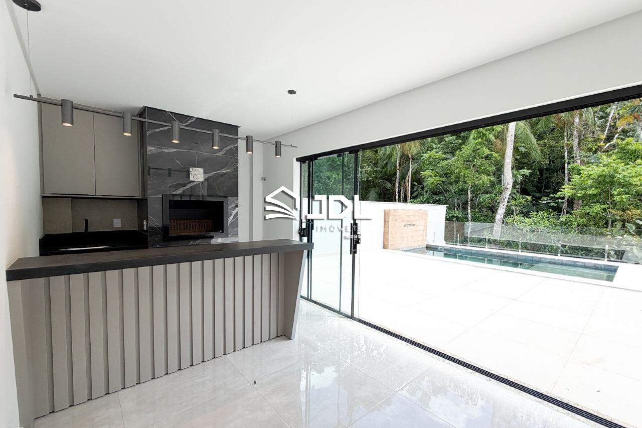 Casa à venda no bairro Ponta Aguda: 