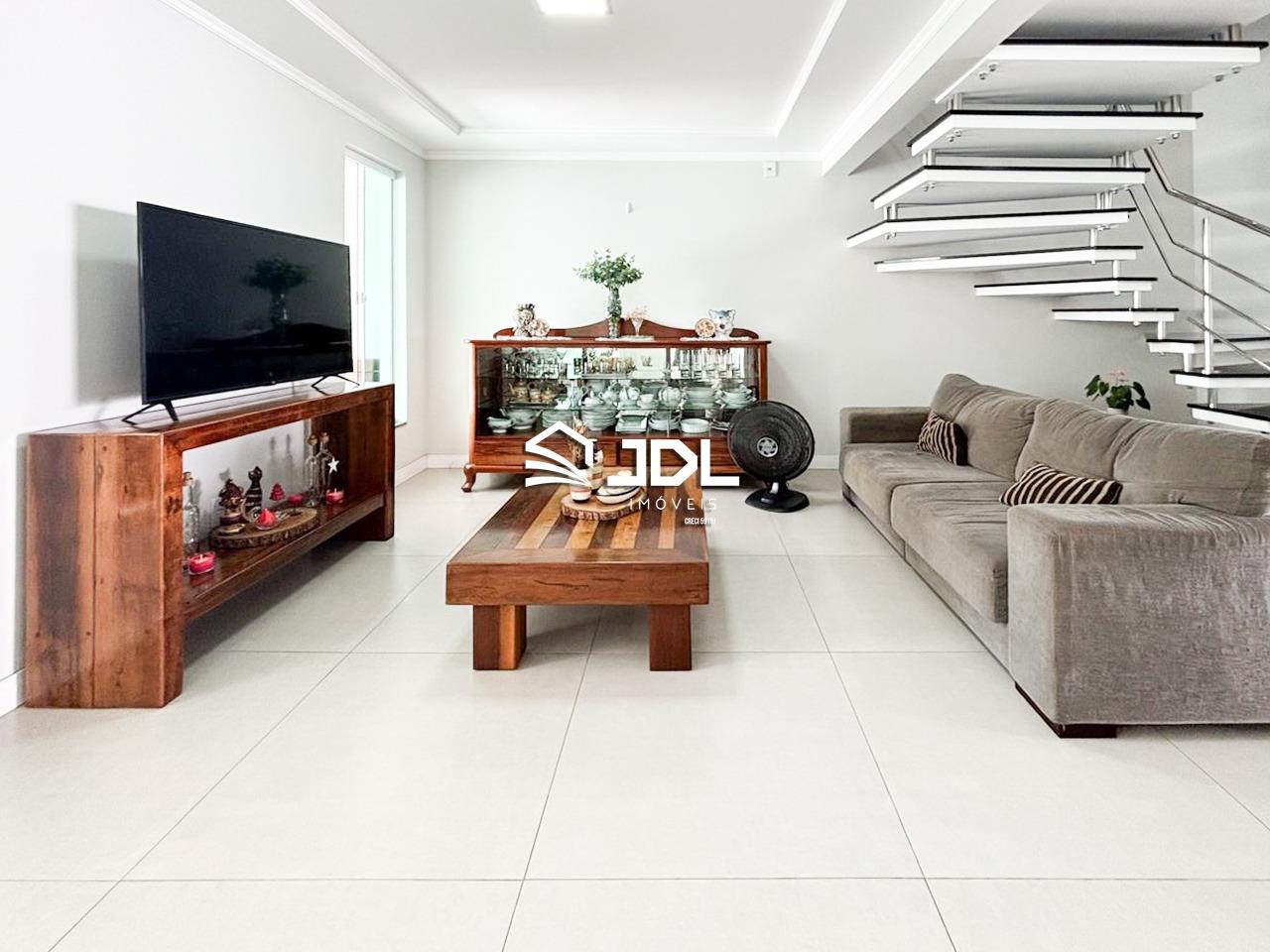 Casa à venda no bairro Escola Agrícola: 