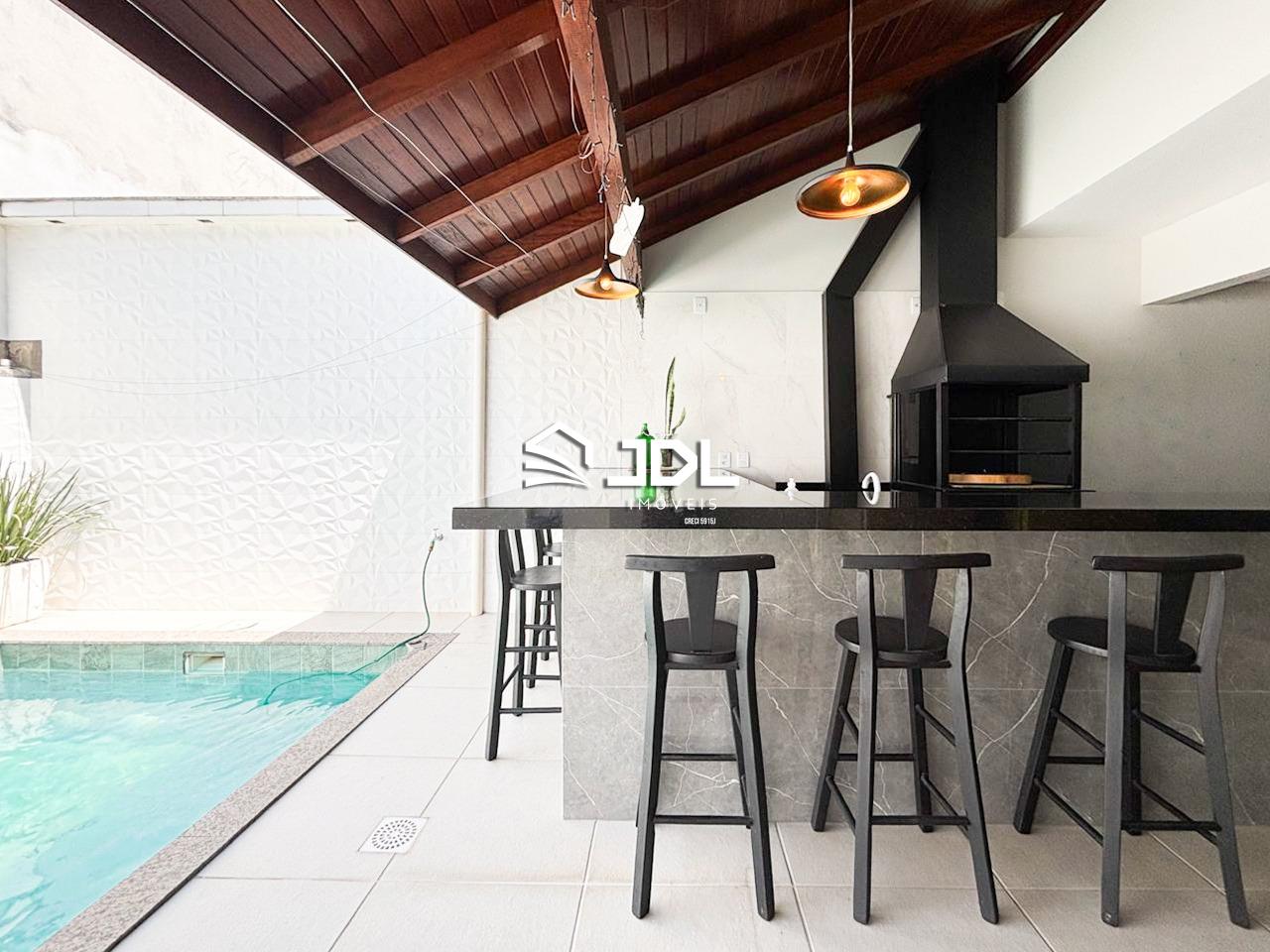 Casa à venda no bairro Escola Agrícola: 