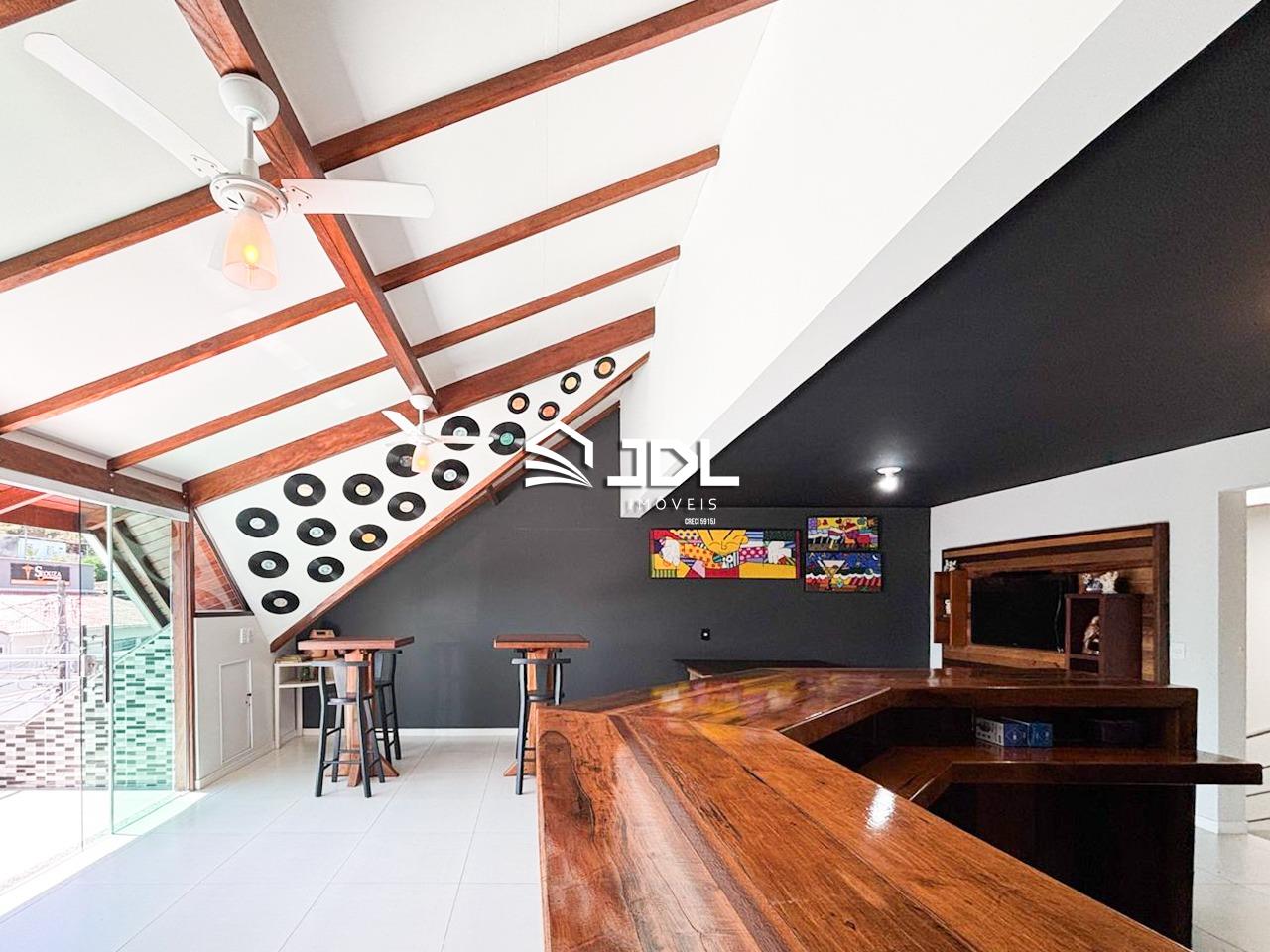 Casa à venda no bairro Escola Agrícola: 