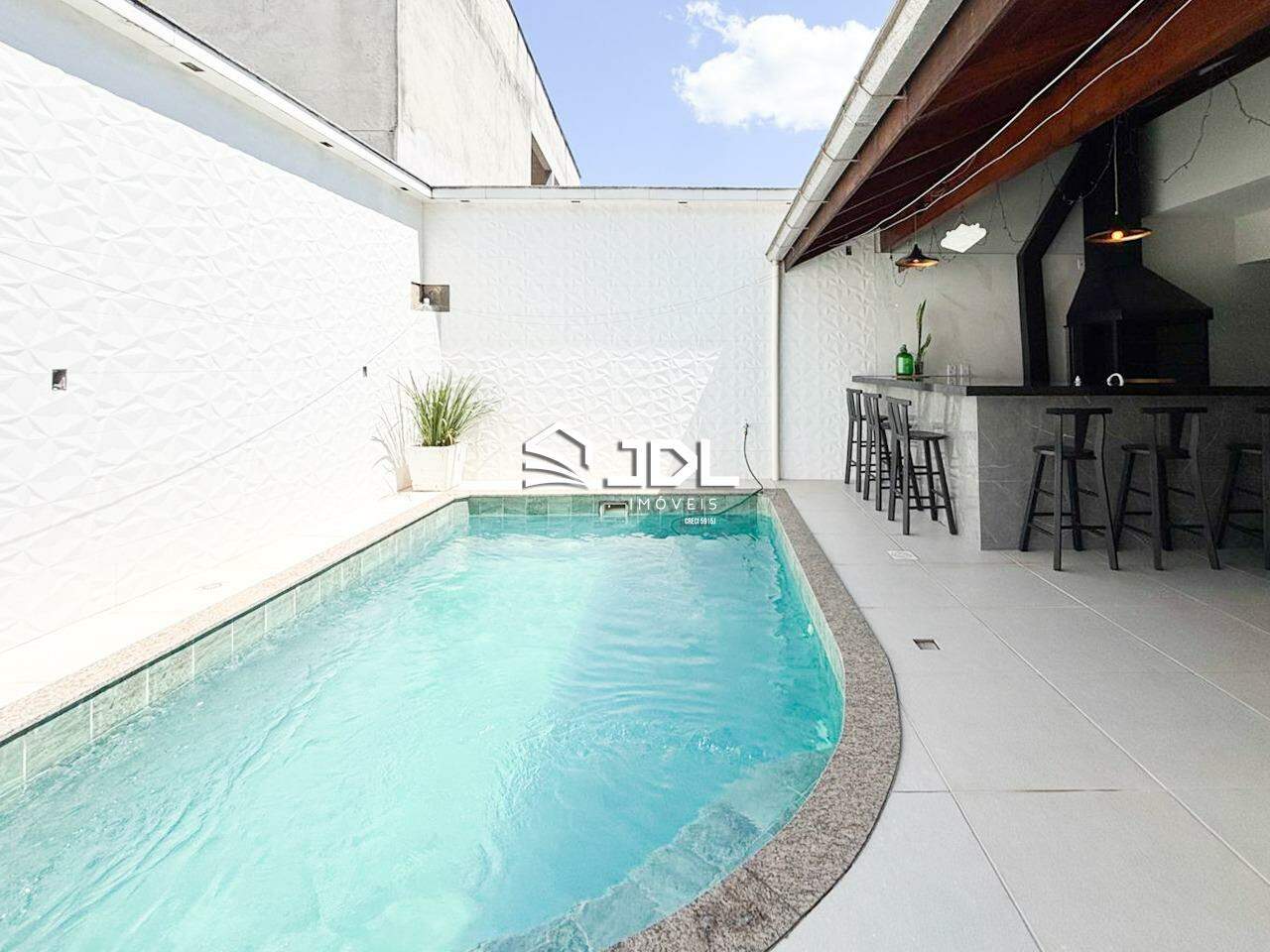 Casa à venda no bairro Escola Agrícola: 