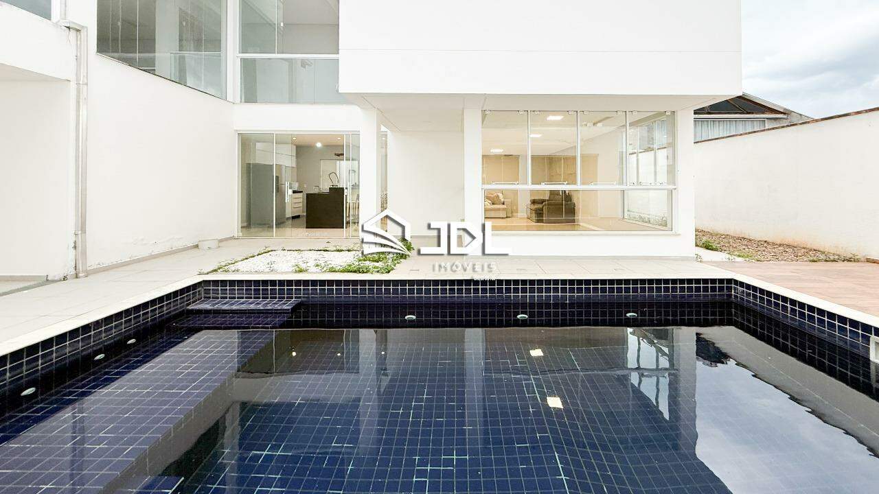 Casa à venda no bairro Água Verde: 