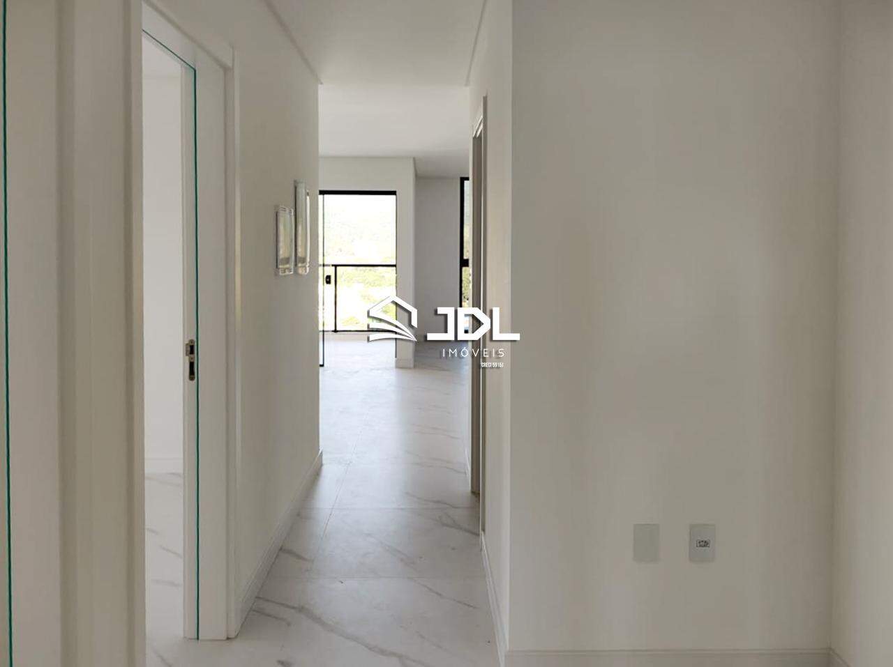 Apartamento à venda no bairro Meia Praia: 