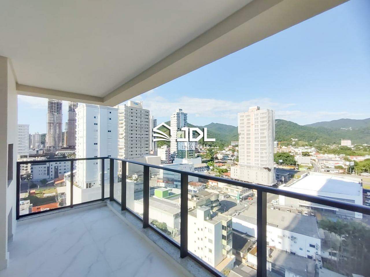 Apartamento à venda no bairro Meia Praia: 