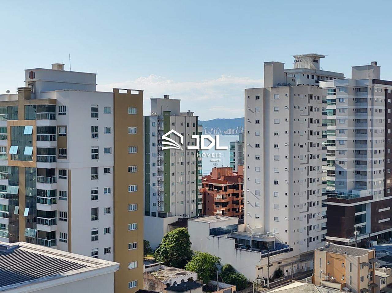 Apartamento à venda no bairro Meia Praia: 