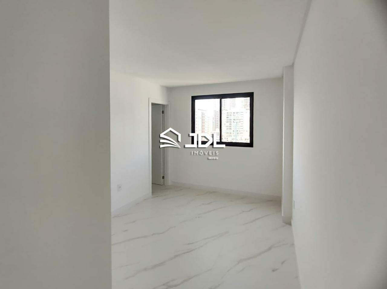 Apartamento à venda no bairro Meia Praia: 