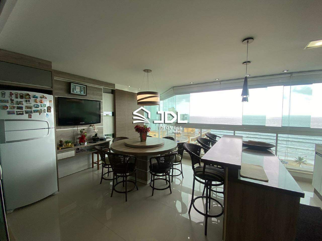 Apartamento à venda no bairro Meia Praia: 