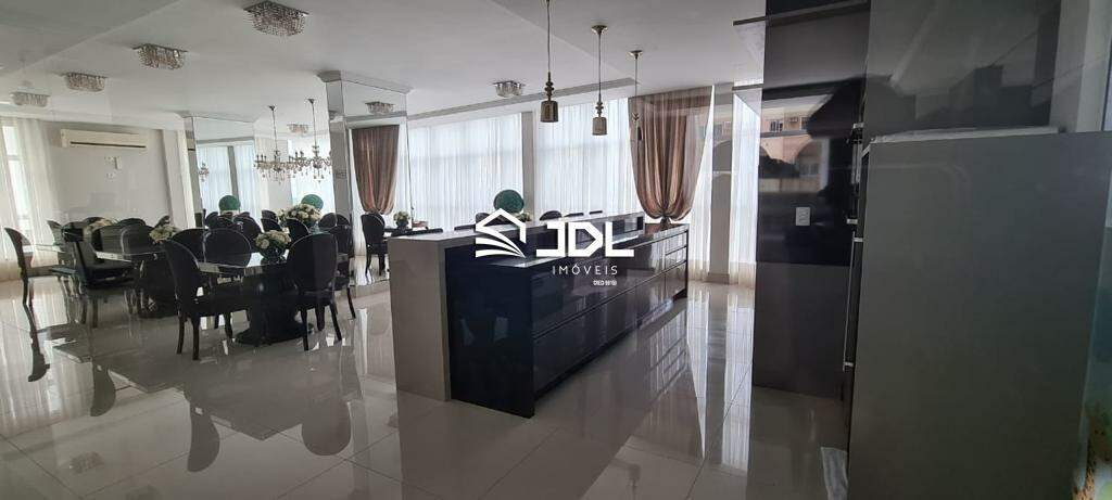 Apartamento à venda no bairro Meia Praia: 