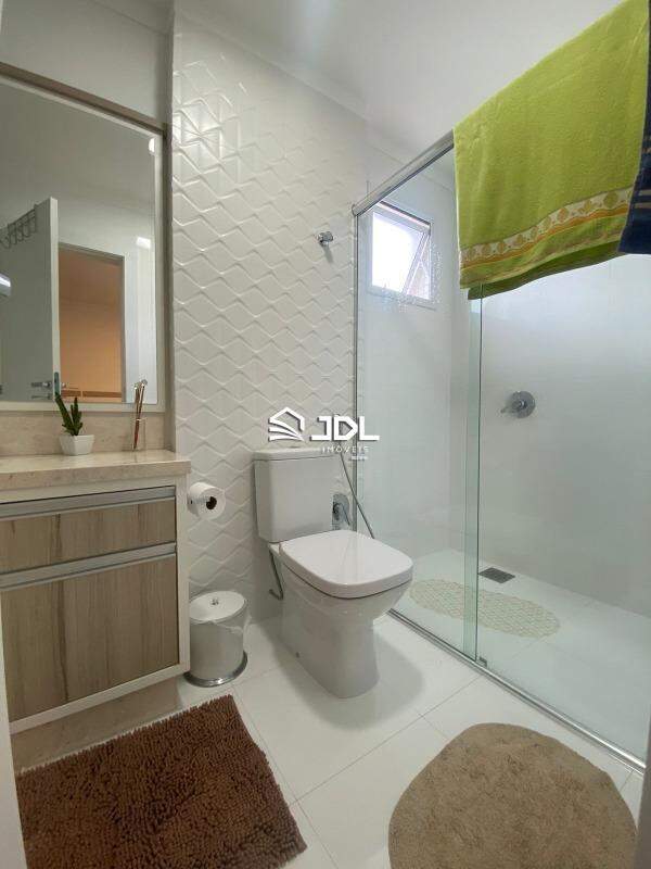Apartamento à venda no bairro Meia Praia: 