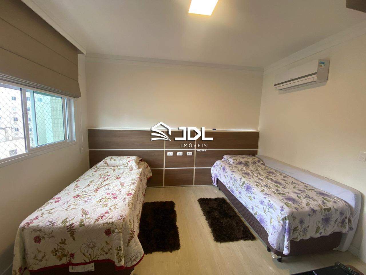 Apartamento à venda no bairro Meia Praia: 