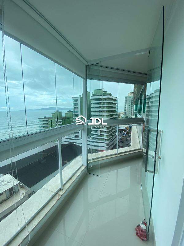 Apartamento à venda no bairro Meia Praia: 