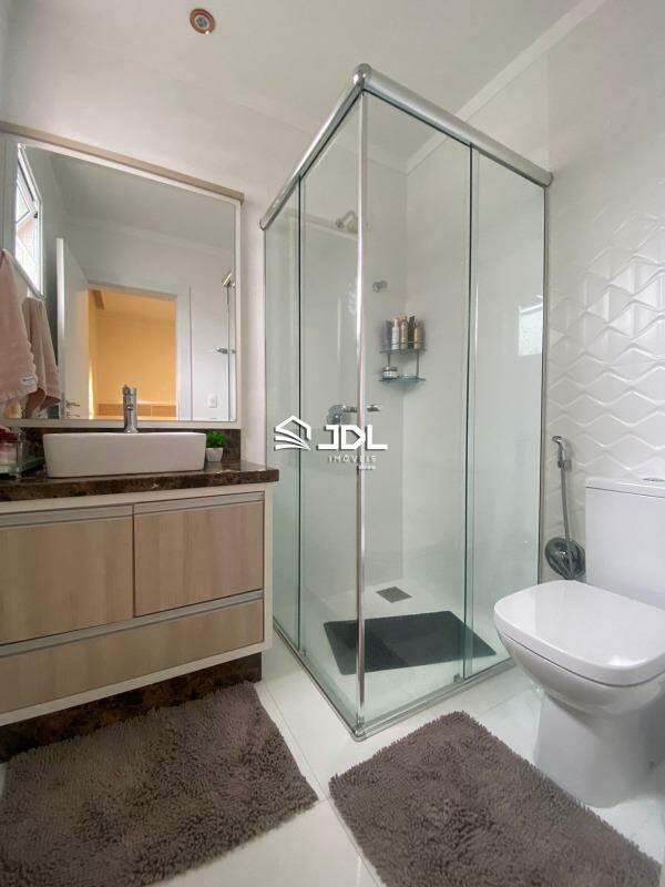 Apartamento à venda no bairro Meia Praia: 