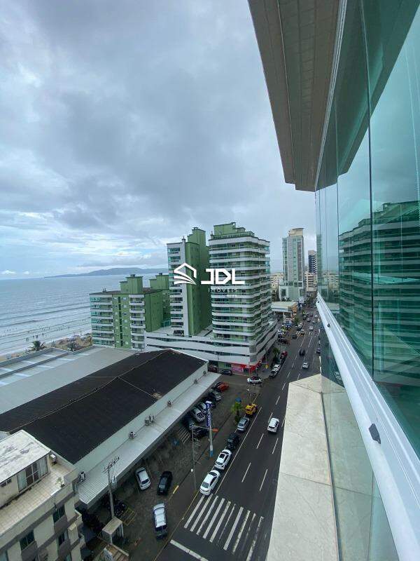 Apartamento à venda no bairro Meia Praia: 
