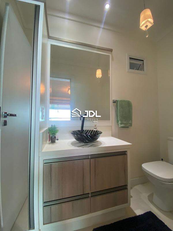 Apartamento à venda no bairro Meia Praia: 