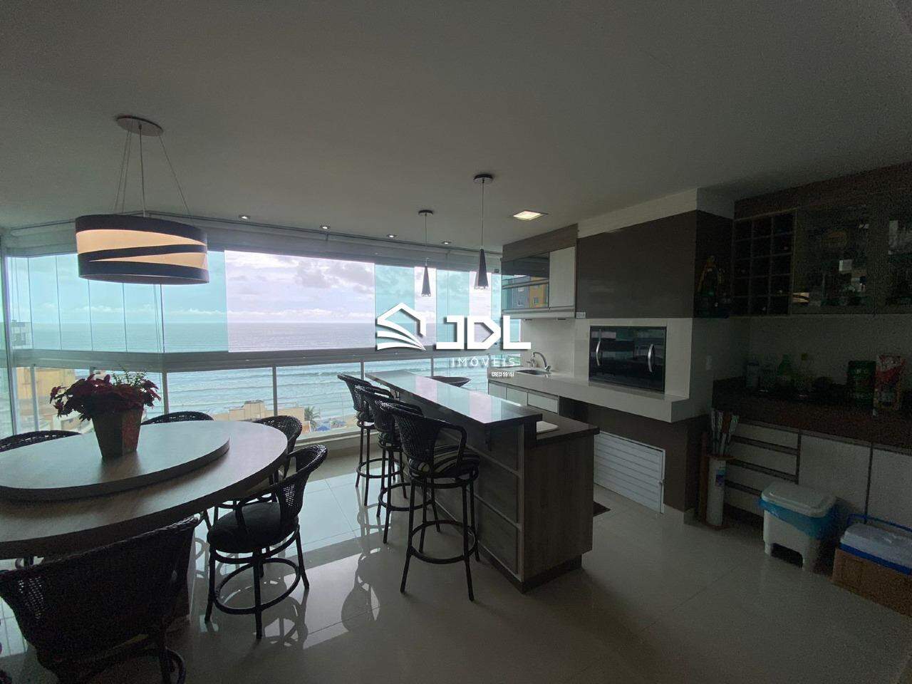Apartamento à venda no bairro Meia Praia: 