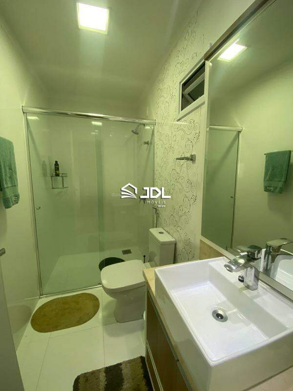 Apartamento à venda no bairro Meia Praia: 