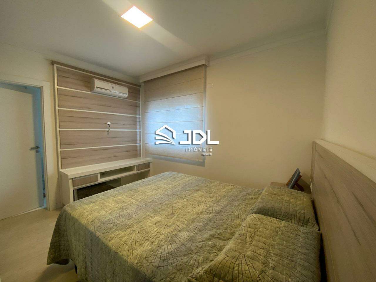 Apartamento à venda no bairro Meia Praia: 