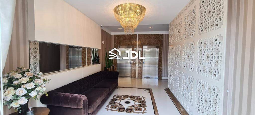 Apartamento à venda no bairro Meia Praia: 