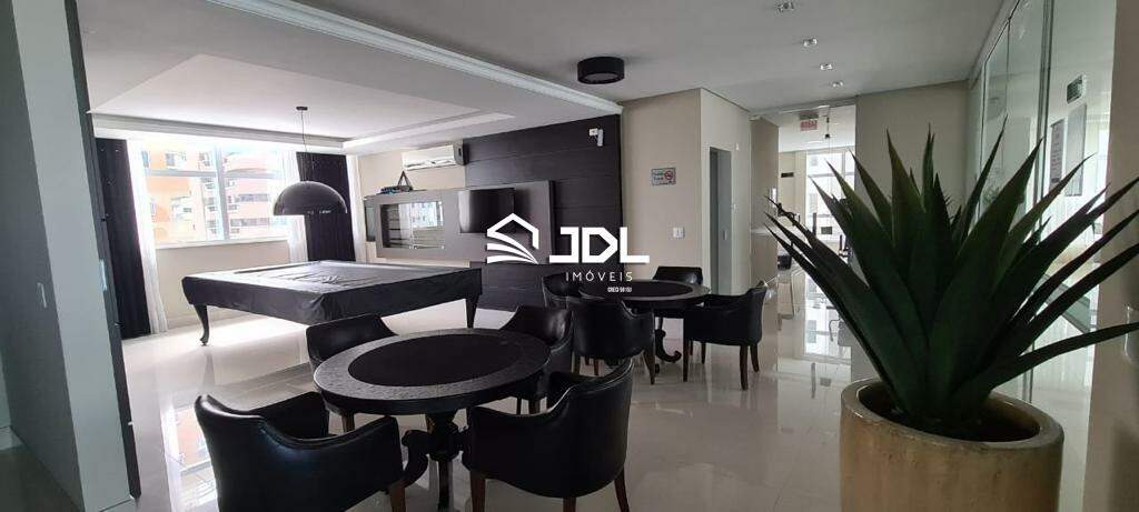 Apartamento à venda no bairro Meia Praia: 