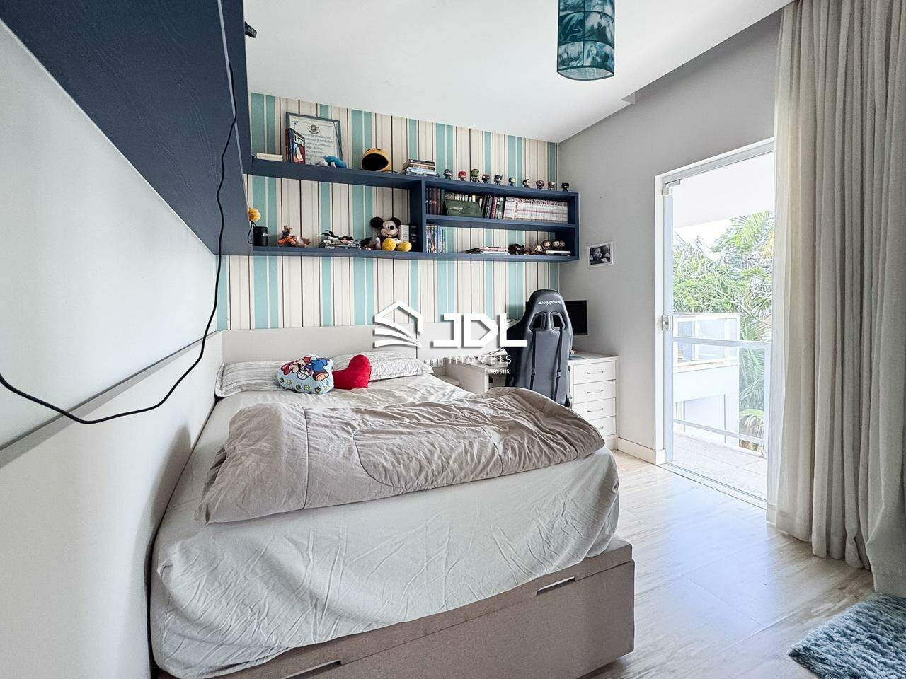 Casa à venda no bairro Velha: 