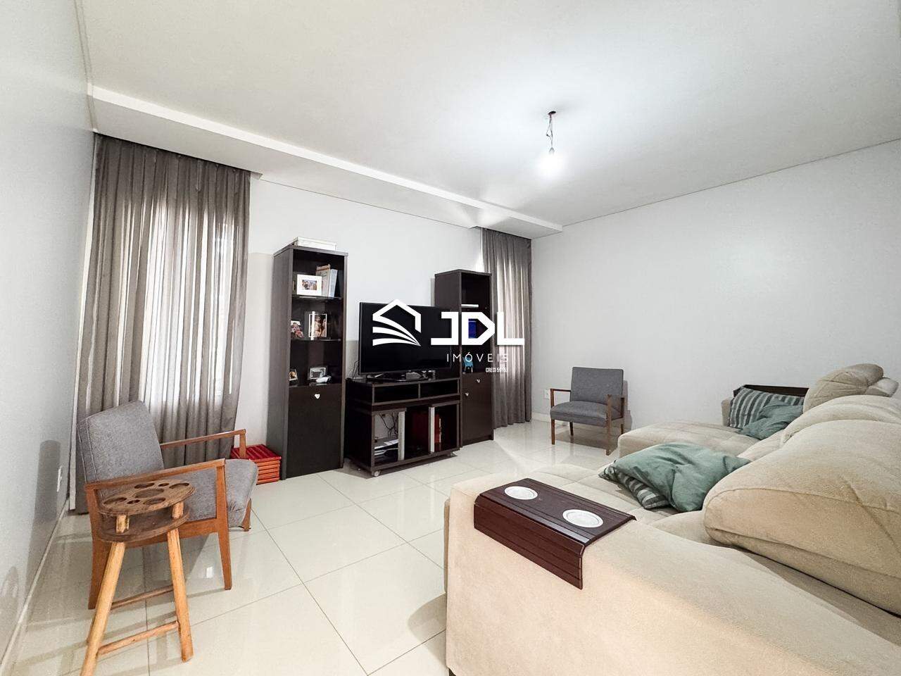 Casa à venda no bairro Velha: 