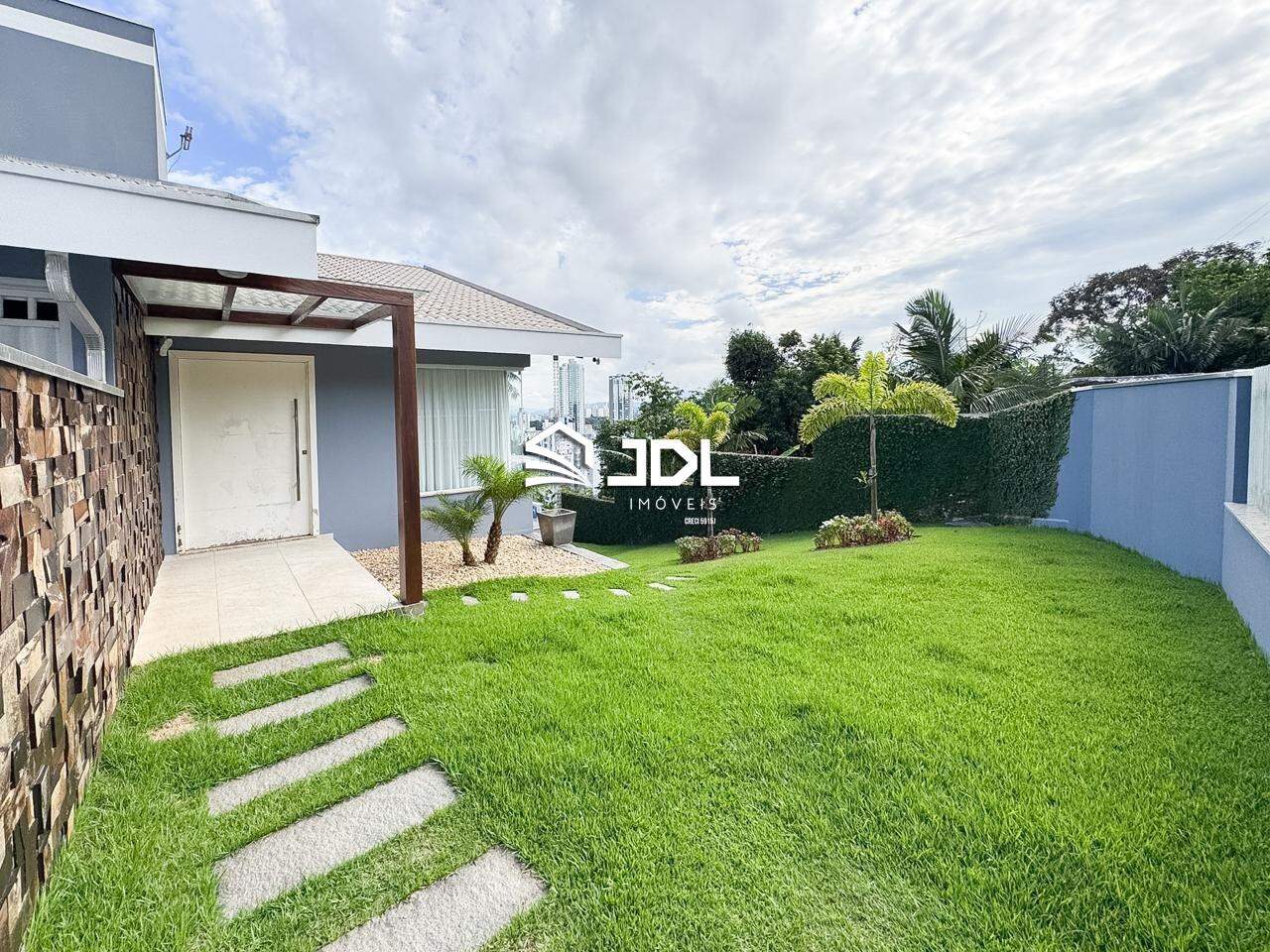 Casa à venda no bairro Velha: 