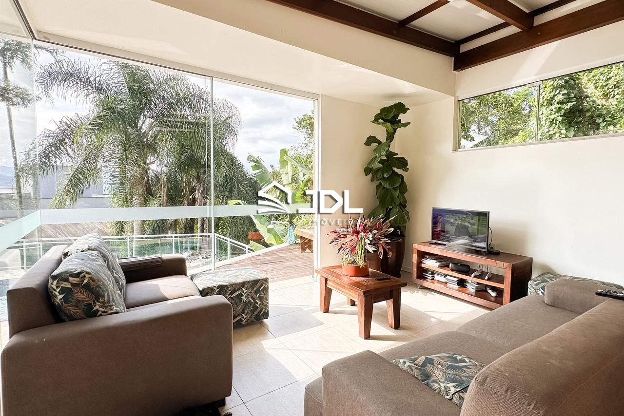 Casa à venda no bairro Escola Agrícola: 