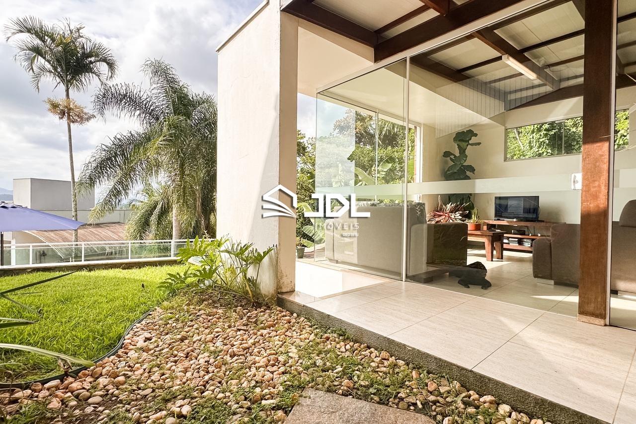 Casa à venda no bairro Escola Agrícola: 