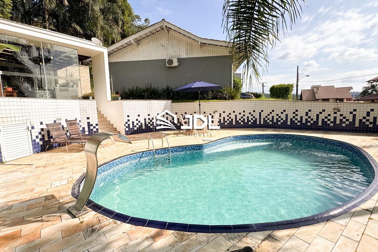 Casa à venda no bairro Escola Agrícola: 