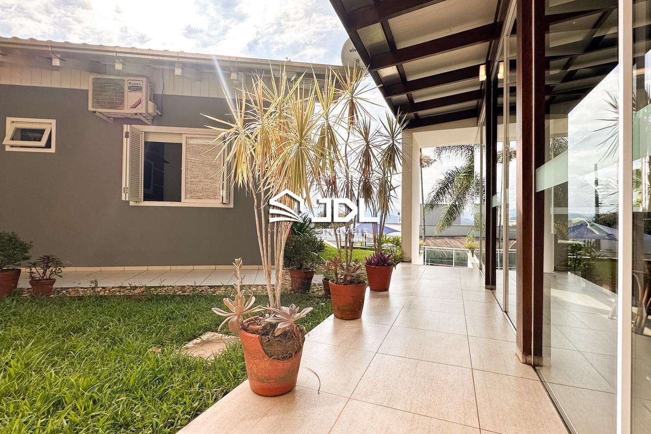 Casa à venda no bairro Escola Agrícola: 