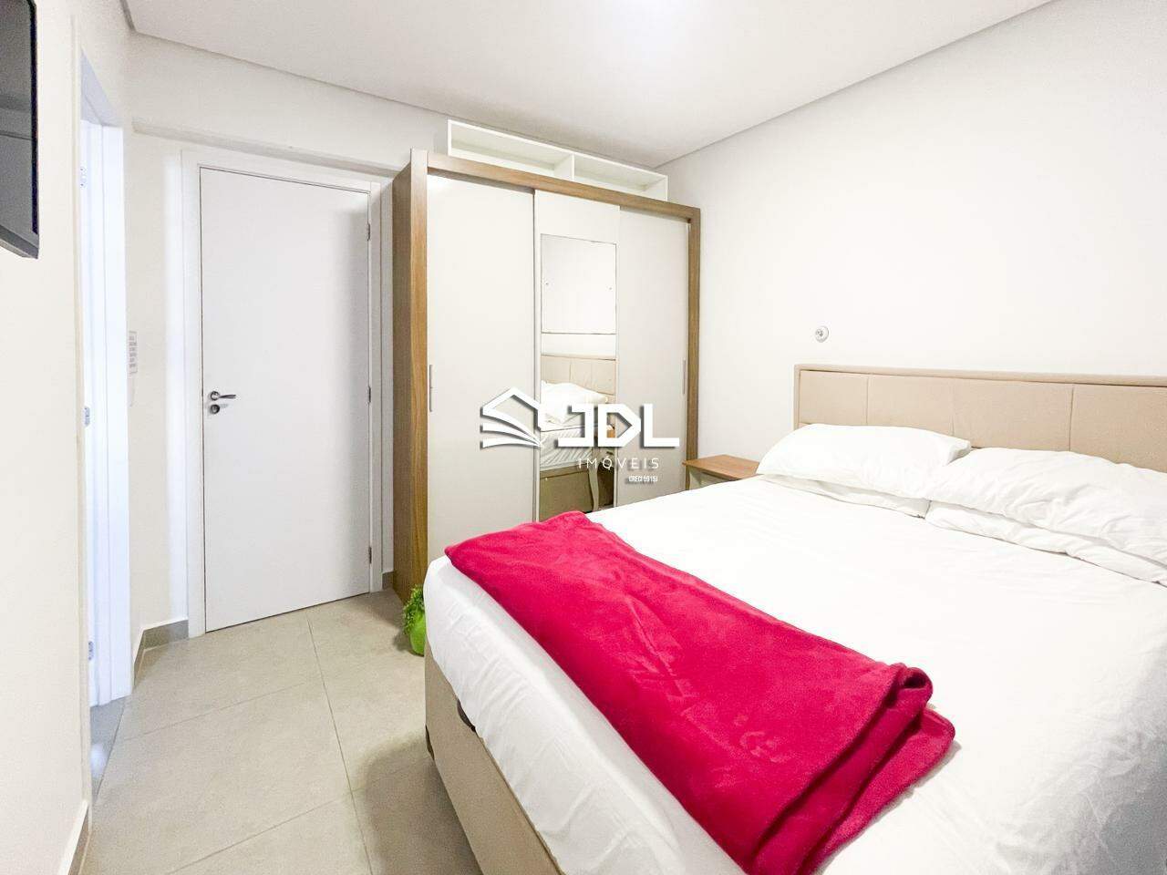 Apartamento à venda no bairro Meia Praia: 