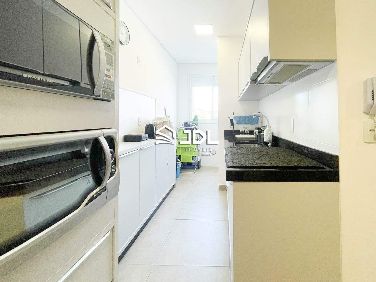 Apartamento à venda no bairro Meia Praia: 